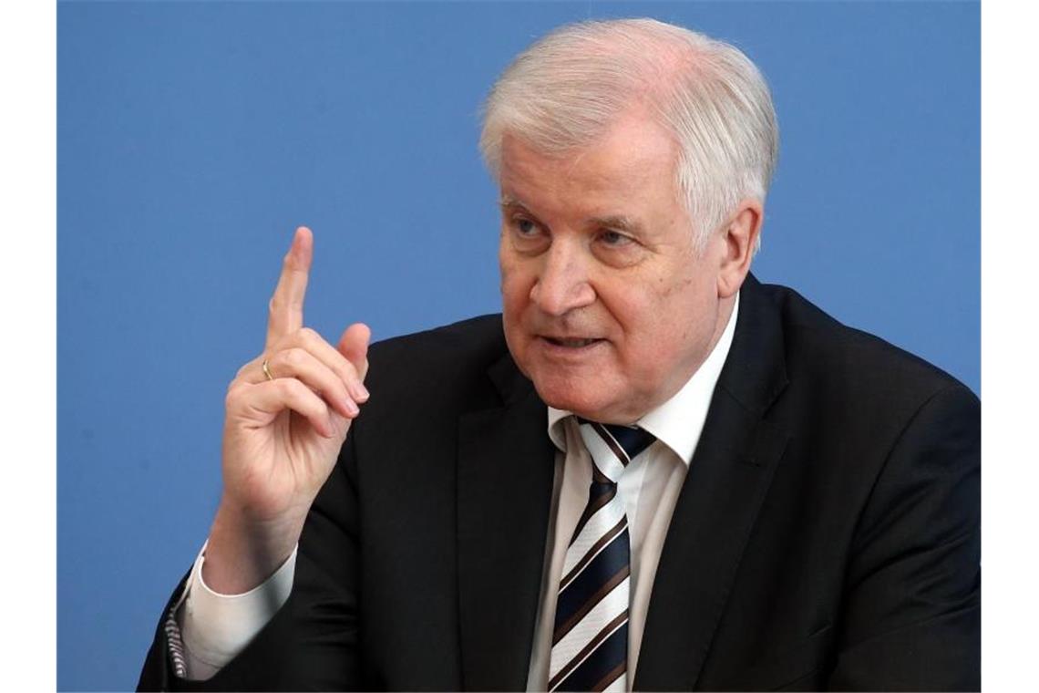 EU will mit Visa-Politik Druck auf Drittstaaten machen Bundesinnenminister Horst Seehofer will die Rückführungsquote abgelehnter Schutzsuchender erhöhen. Foto: Wolfgang Kumm/dpa