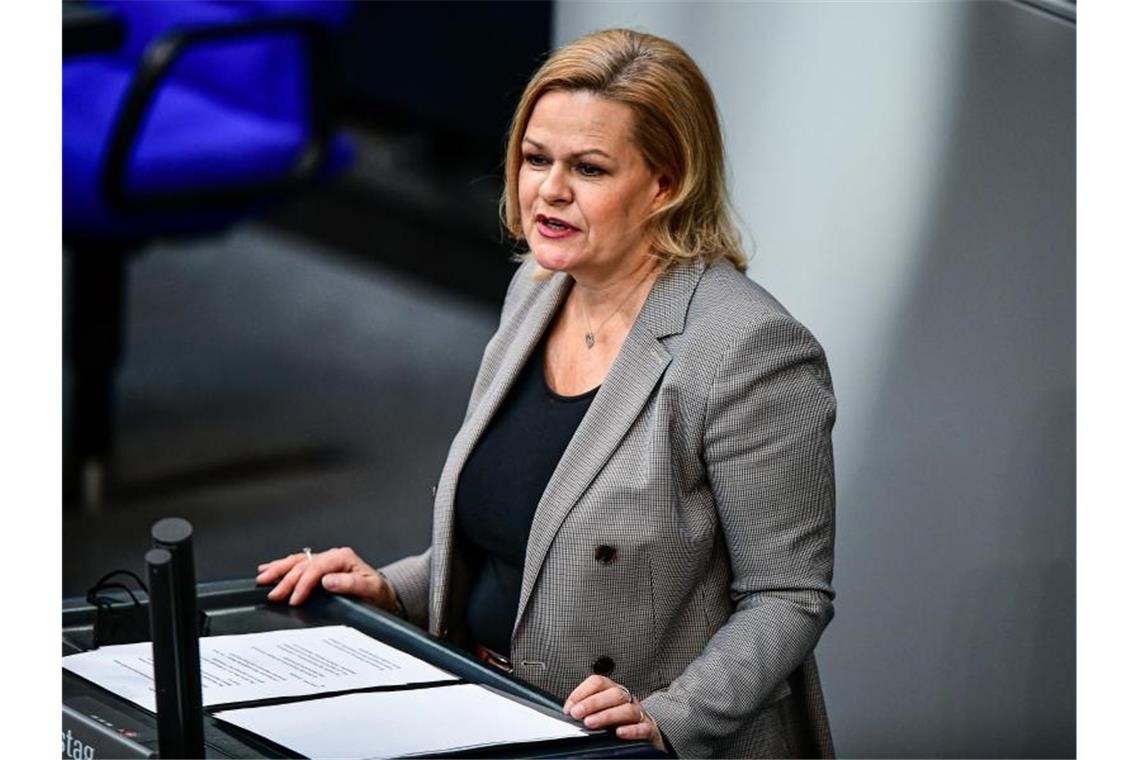 Bundesinnenministerin Nancy Faeser bei der Plenarsitzung im Deutschen Bundestag. Foto: Fabian Sommer/dpa
