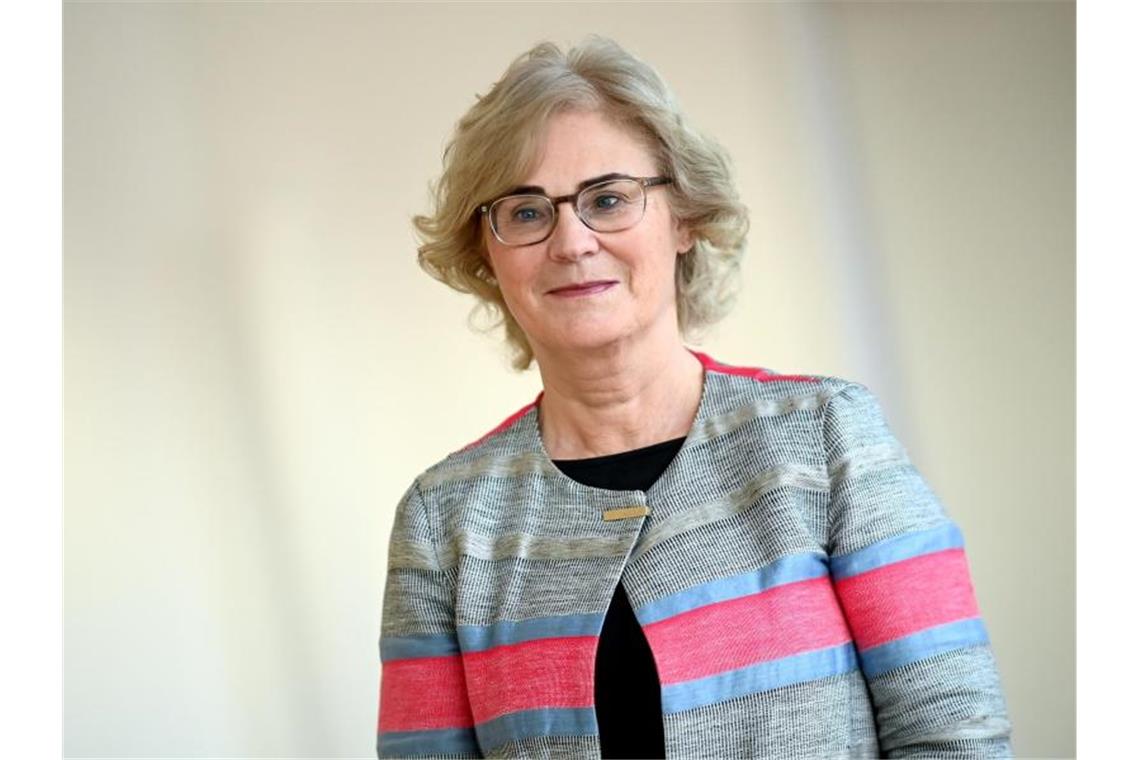 Lambrecht: Entschädigungen so lange wie Auflagen gelten Bundesjustizministerin Christine Lambrecht sieht Corona-Auflagen und Entschädigungen eng verknüpft. Foto: Britta Pedersen/dpa/Archivbild