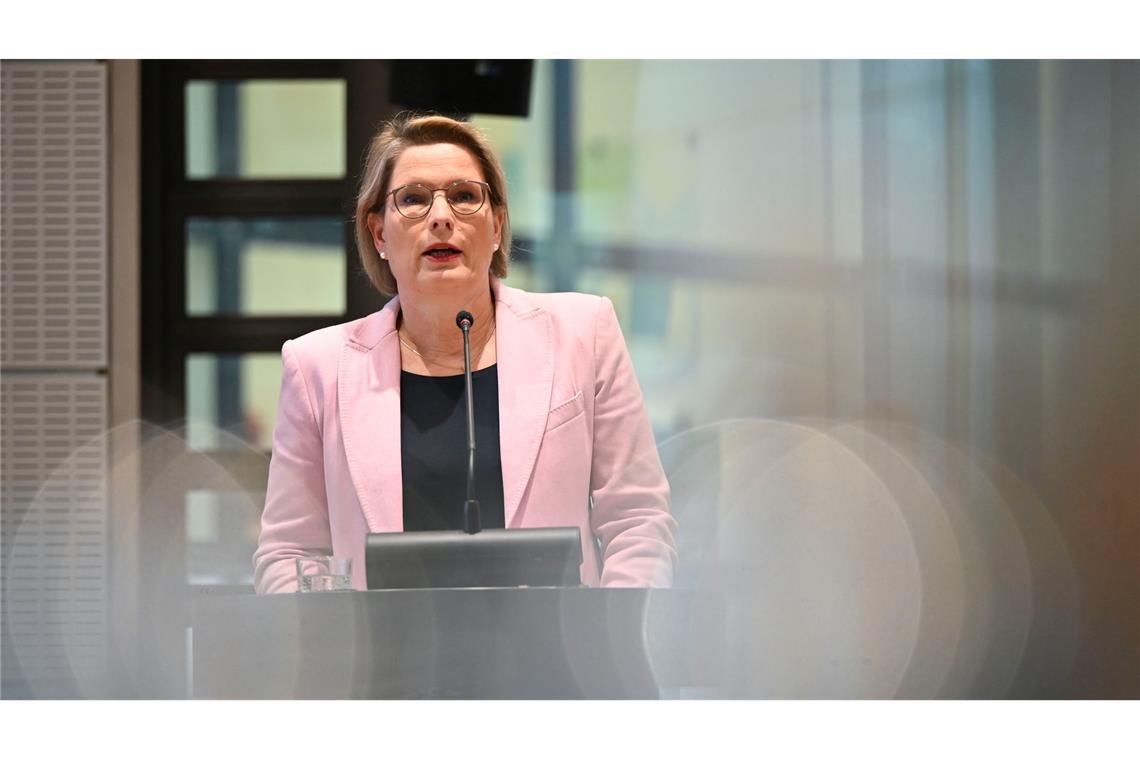 Bundesjustizministerin Stefanie Hubig (SPD) sagt: "Reparieren ist besser als Wegwerfen. Es schon die Umwelt und auch den Geldbeutel."