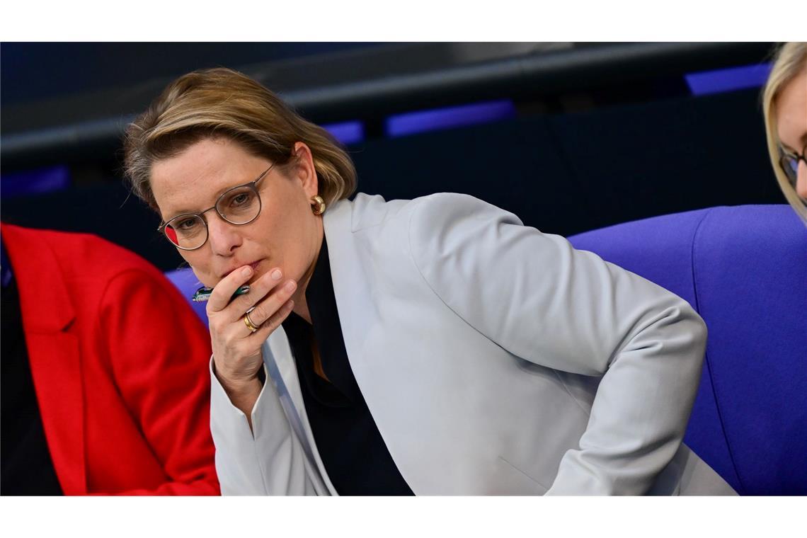 Bundesjustizministerin Stefanie Hubig (SPD) will einen Entwurf für ein Gesetz gegen digitale Gewalt vorlegen.