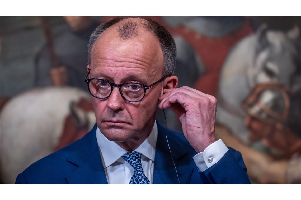 Merz will Asylverfahren in Drittstaaten prüfen Bundeskanzler Friedrich Merz (CDU) kann sich zur Eindämmung irregulärer Migration nach Europa auch Asylverfahren in Staaten außerhalb der EU vorstellen.