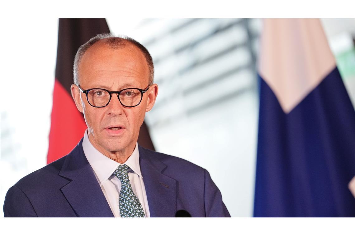Kanzler nennt Waffen-Freigabe für Ukraine "notwendig" Bundeskanzler Friedrich Merz (CDU) sieht die Reichweitenfreigabe für deutsche Waffen in der Ukraine als nötig an.