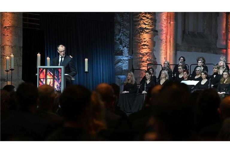 Bundeskanzler Friedrich Merz (CDU) spricht in der Johanniskirche bei der Gedenkveranstaltung für Betroffene und Hinterbliebene ein Jahr nach dem Anschlag auf dem Magdeburger Weihnachtsmarkt.
