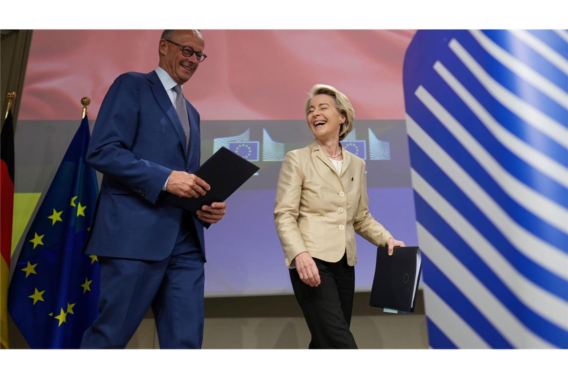 Zwischen Offensive und Defensive: Kanzler Merz in Brüssel Bundeskanzler Friedrich Merz (CDU) und EU-Kommissionspräsidentin sowie Parteikollegin Ursula von der Leyen treten bei ihrer Pressekonferenz zuversichtlich auf.