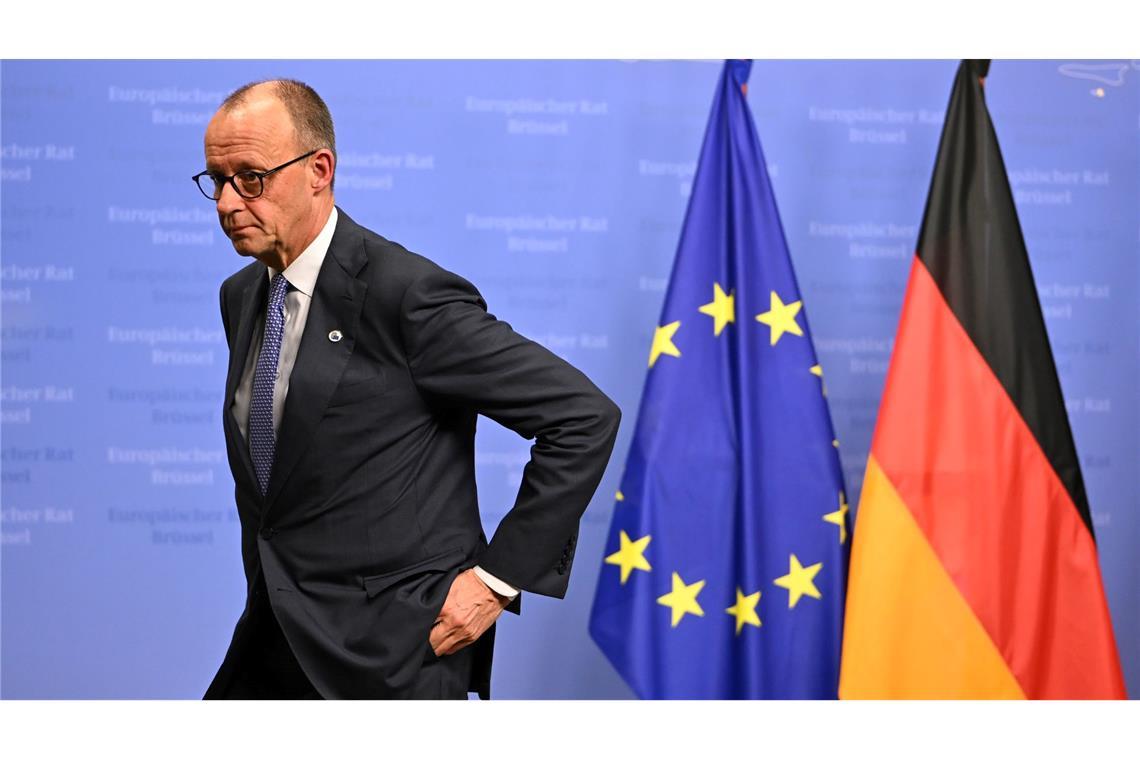 Bundeskanzler Friedrich Merz (CDU) verlässt eine Pressekonferenz nach dem EU-Gipfel der Staats- und Regierungschefs in Brüssel.