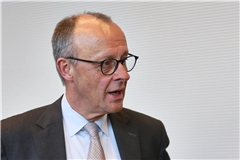 Bundeskanzler Friedrich Merz hat sich "desillusioniert" vom Vorgehen der USA und Israels gegen den Iran gezeigt.