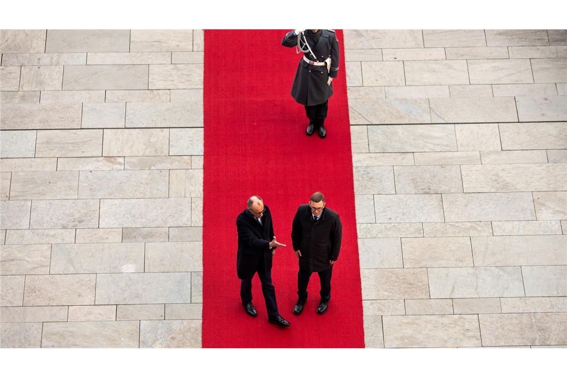 Bundeskanzler Friedrich Merz (l, CDU) empfängt Kristen Michal, Ministerpräsident von Estland, vor einem bilateralen Gespräch im Kanzleramt.