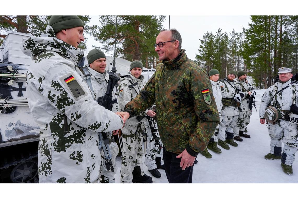 Bundeskanzler Friedrich Merz trifft deutsche Soldaten in Bardufoss im Rahmen der Militärübung "Cold Response".