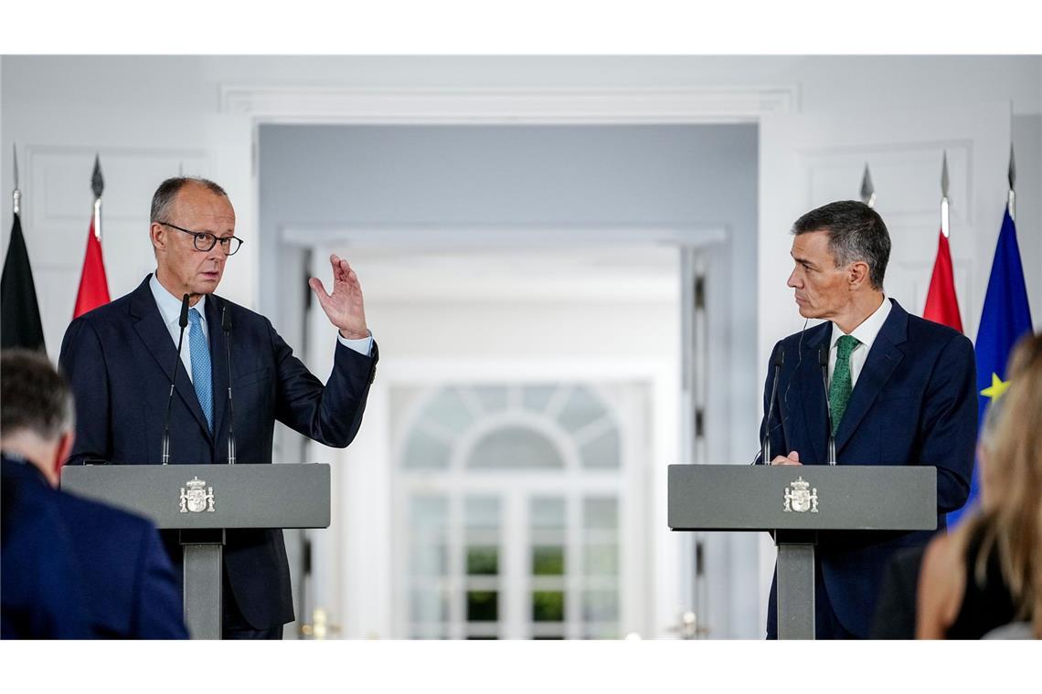 Bundeskanzler Friedrich Merz und Pedro Sánchez, Ministerpräsident von Spanien bei einer Pressekonferenz.