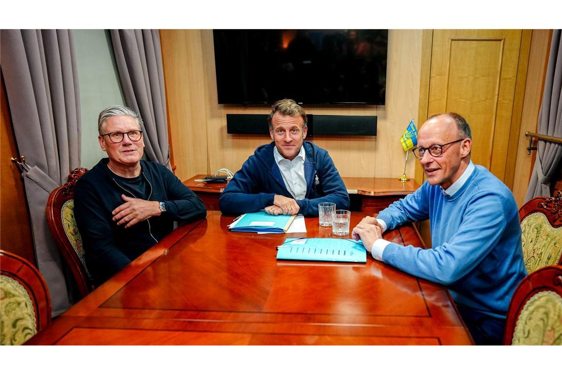 Merz mit Macron und Starmer auf dem Weg nach Kiew Bundeskanzler Friedrich Merz (v.r.) ist zusammen mit dem französischen Präsidenten Emmanuel Macron und dem britischen Premierminister Keir Starmer auf dem Weg nach Kiew.
