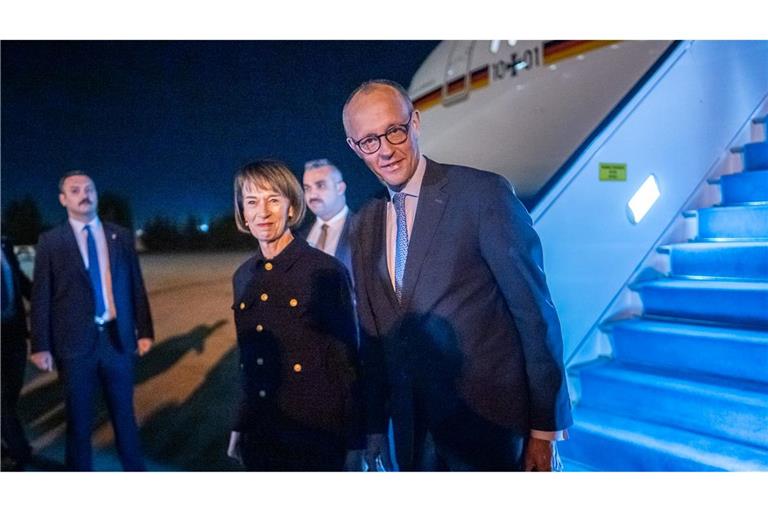 Merz will strategische Partnerschaft mit Türkei stärken Bundeskanzler Merz ist in der Türkei eingetroffen.