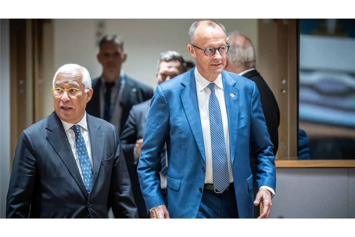 Bundeskanzler Merz (links) wird von Ratspräsident Costa in Brüssel empfangen. Zuvor hat es Irritationen über eine Initiative des Portugiesen in Sachen Ukraine-Krieg gegeben.