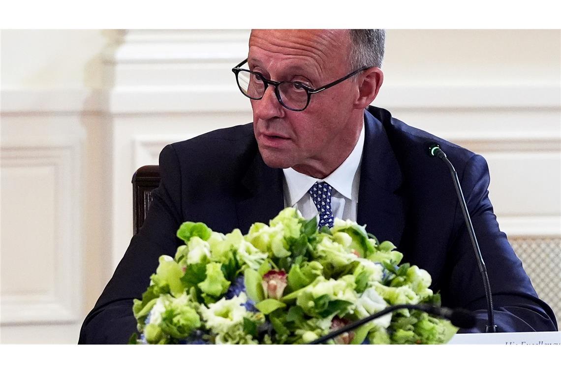 Gipfel im Weißen Haus ist uneins über Waffenruhe für Ukraine Bundeskanzler Merz sprach sich in Washington für eine schnelle Waffenruhe aus