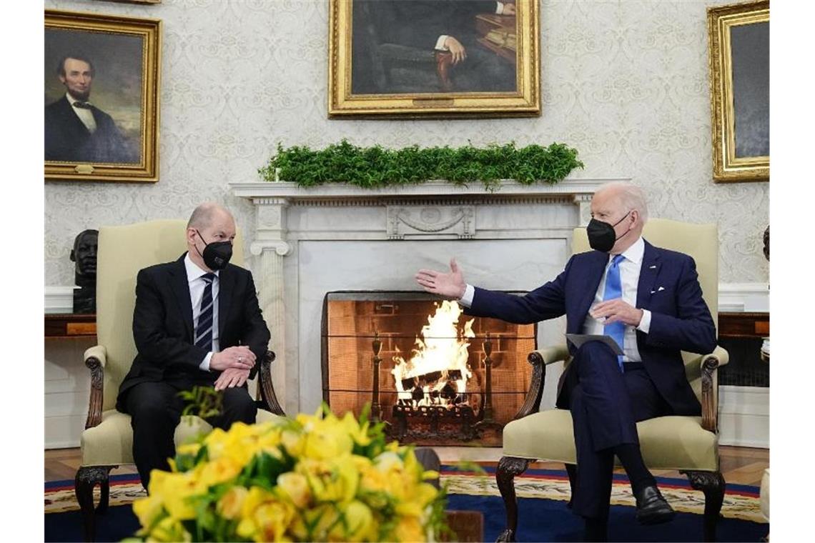 Scholz, Macron und Duda: Krieg in Europa verhindern Bundeskanzler Olaf Scholz (l.) trifft US-Präsident Joe Biden im Oval Office des Weißen Hauses. Foto: Kay Nietfeld/dpa
