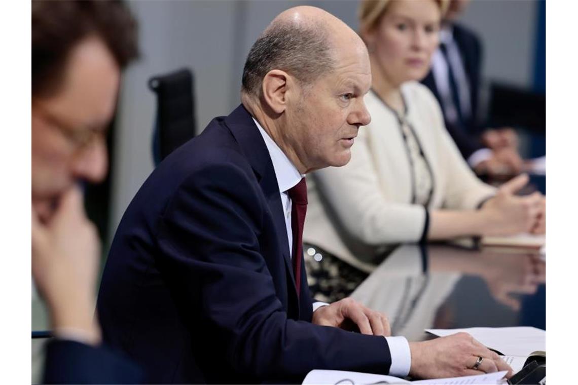 Bund und Länder halten an Corona-Einschränkungen fest Bundeskanzler Olaf Scholz und die Ministerpräsidenten sehen derzeit keine Chance für Lockerungen. Foto: Hannibal Hanschke/POOL AP/dpa