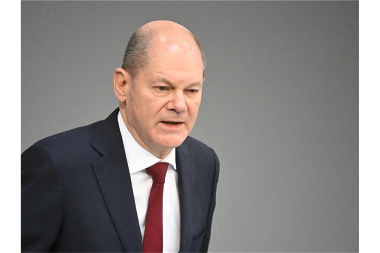 Bundeskanzler Olaf Scholz während der Sondersitzung des Bundestags zum Krieg in der Ukraine. Foto: Bernd von Jutrczenka/dpa