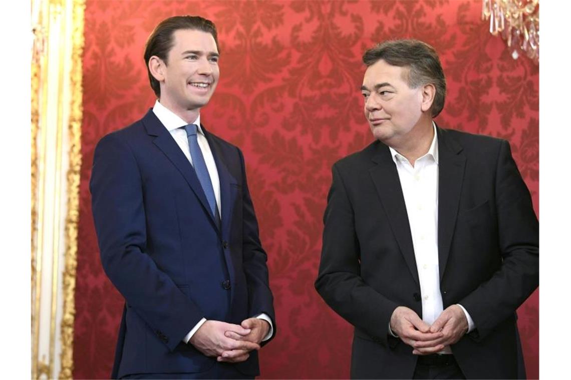 Mit 33 zum zweiten Mal Kanzler: Kurz wieder an der Spitze Bundeskanzler Sebastian Kurz (l, ÖVP) und Vizekanzler Werner Kogler (Grüne). Foto: Hans Klaus Techt/APA/dpa