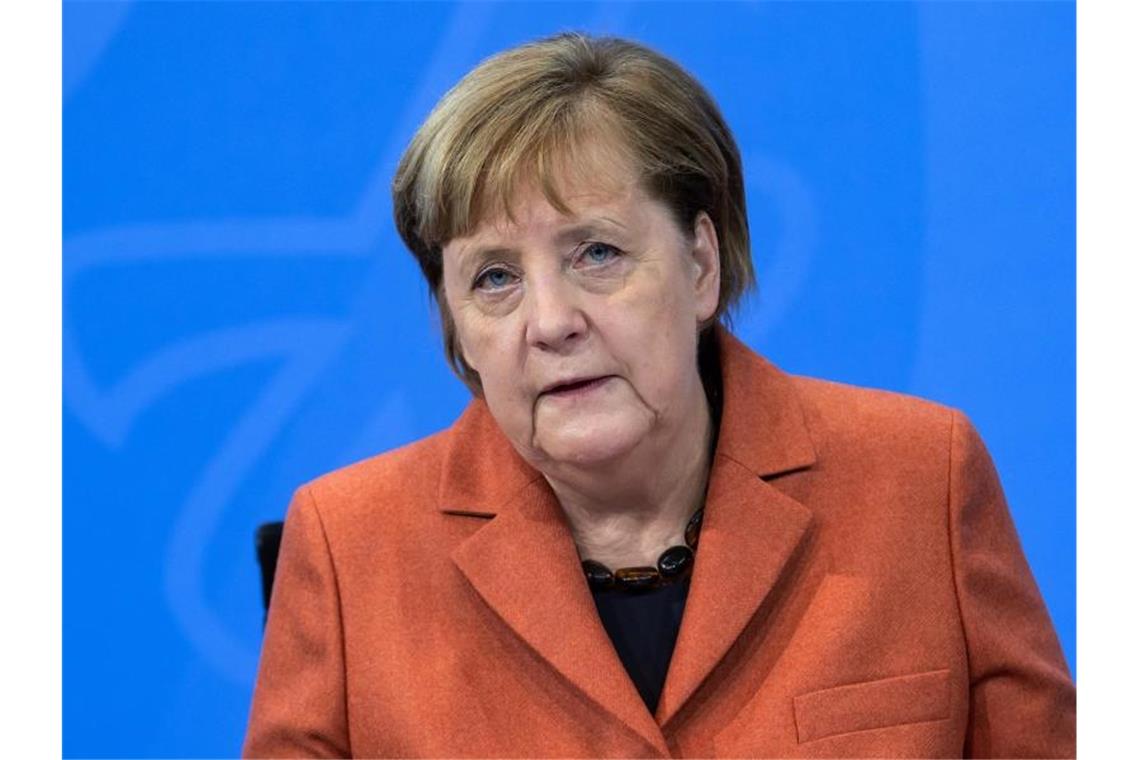 Bundeskanzlerin Angela Merkel bei einer Pressekonferenz zu den Ergebnissen ihres Treffens mit den Ministerpräsidenten. Foto: Bernd von Jutrczenka/dpa-Pool/dpa