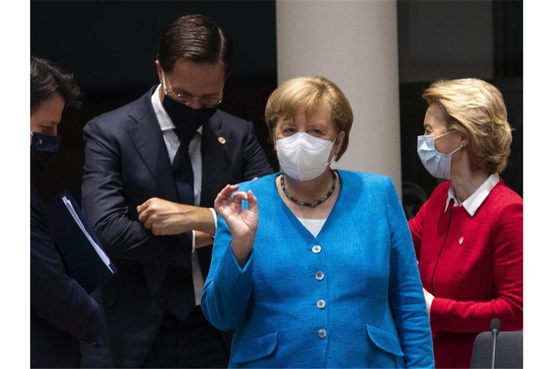 Verlängerung beim EU-Gipfel: Sonntag geht es weiter Bundeskanzlerin Angela Merkel beim EU-Gipfel zum Wiederaufbaupaket in der Coronakrise. Foto: Francisco Seco/AP Pool/dpa