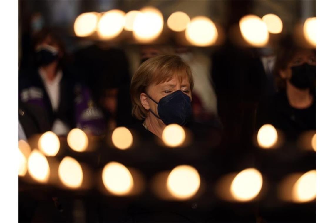 Steinmeier und Merkel bei Gedenken für Flutopfer Bundeskanzlerin Angela Merkel beim Gedenkgottesdienst im Aachener Dom. Foto: Oliver Berg/dpa-Pool/dpa