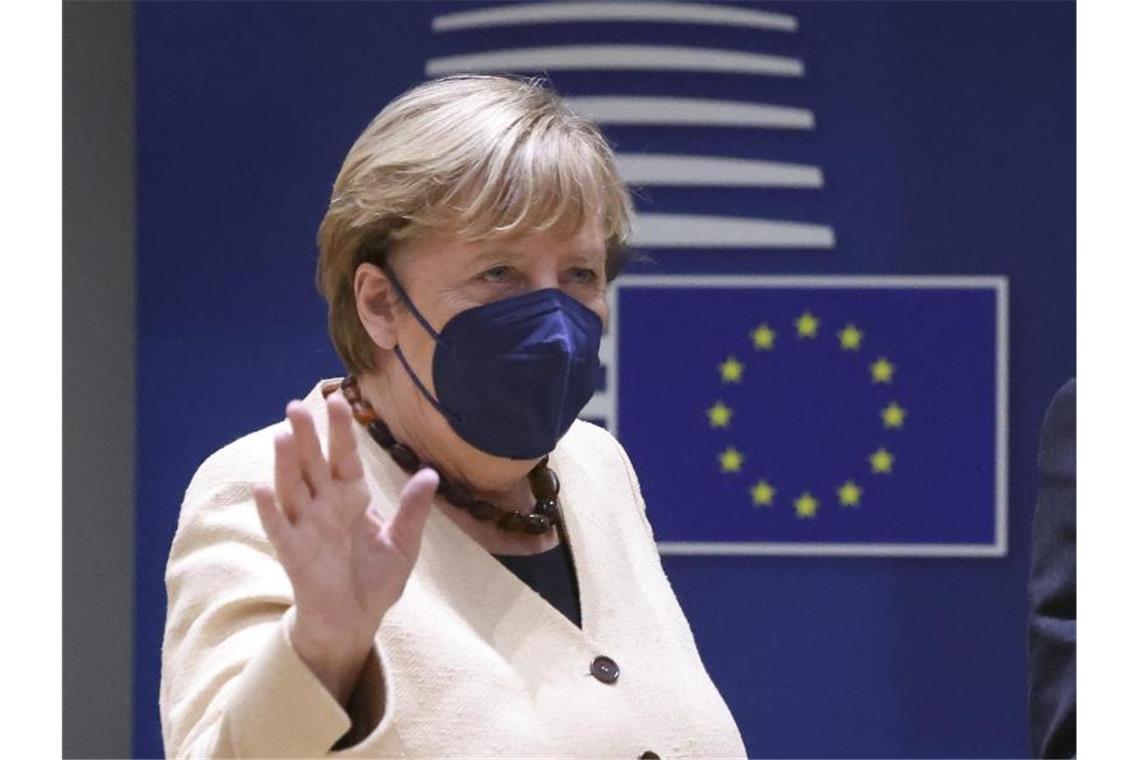 „Kompromissmaschine“ - EU-Politiker würdigen Merkel Bundeskanzlerin Angela Merkel (CDU) bei der Ankunft zu ihrem womöglich letzten EU-Gipfel. Foto: Yves Herman/Pool Reuters/AP/dpa