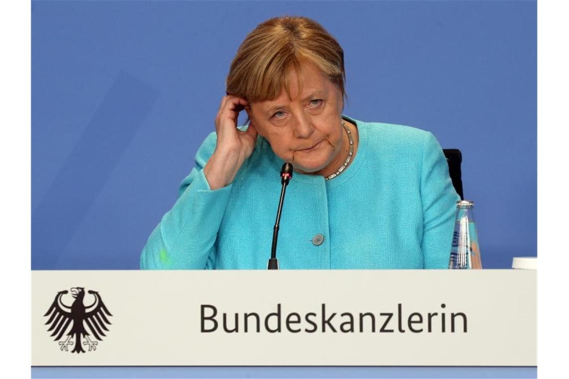 Bundeskanzlerin Angela Merkel (CDU) geht davon aus, dass es in der afghanischen Hauptstadt Kabul einen oder mehrere Selbstmordanschläge gegeben hat. Foto: Wolfgang Kumm/dpa-Pool/dpa