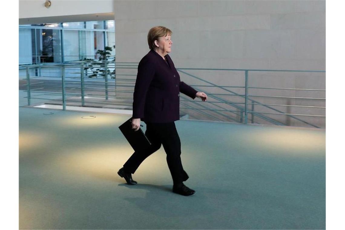 Bundeskanzlerin Angela Merkel (CDU) kehrt in das Kanzleramt zurück. Foto: Markus Schreiber/AP POOL/dpa