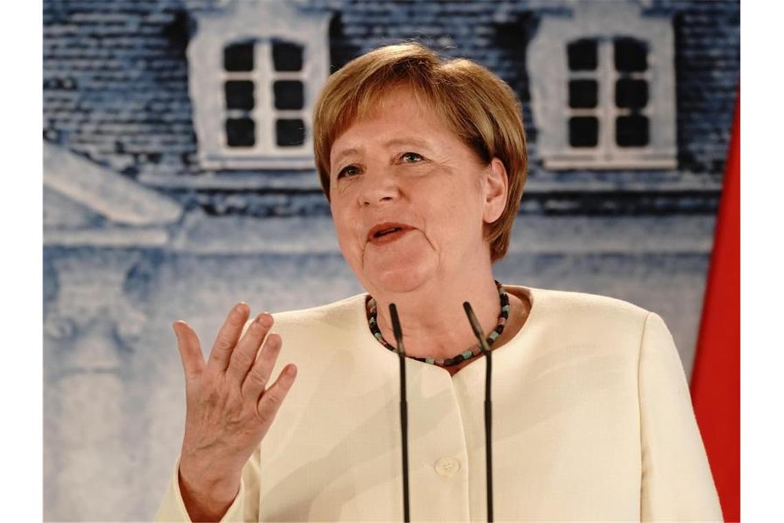 Last der Erwartungen: Deutschland übernimmt den EU-Vorsitz Bundeskanzlerin Angela Merkel (CDU) soll in den nächsten sechs Monaten nicht nur den Weg aus der Rezession weisen und den Brexit einigermaßen glimpflich über die Bühne bringen. Sie soll Europa einen und modernisieren. Foto: Kay Nietfeld/dpa-Pool/dpa