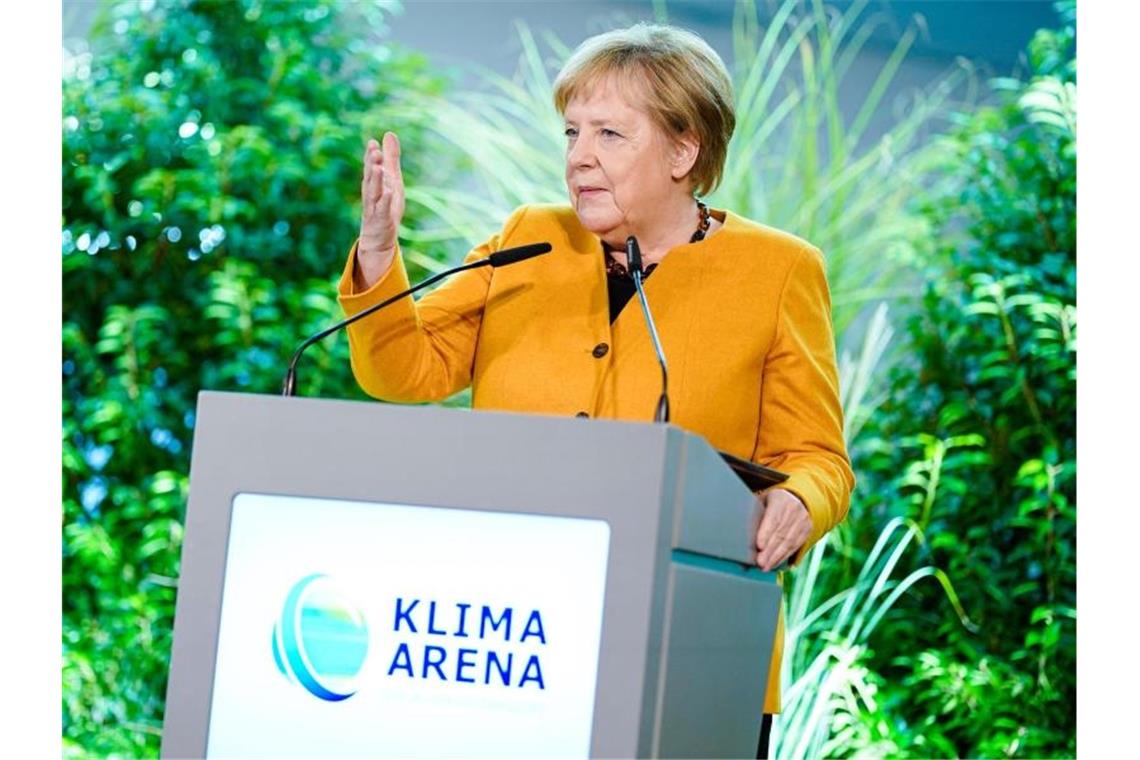 Bundeskanzlerin Angela Merkel (CDU) spricht bei einem Festakt. Foto: Uwe Anspach/dpa