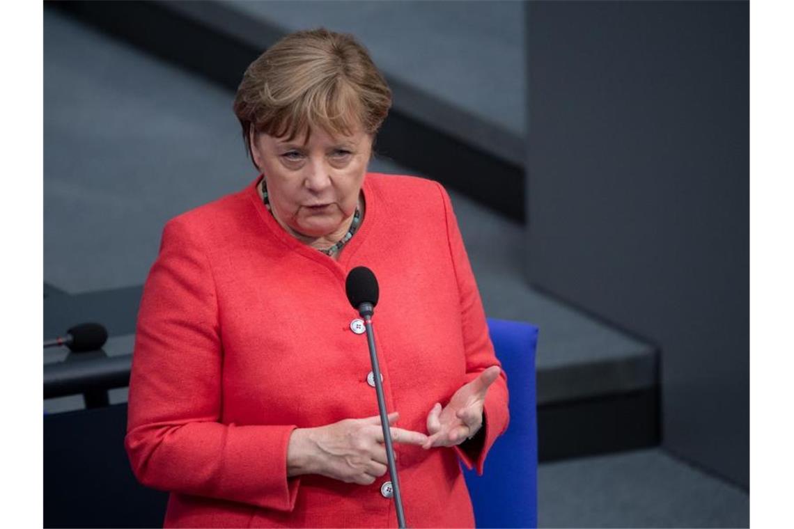 Merkel: Verlässliche Informationen in Corona-Lage wichtig Bundeskanzlerin Angela Merkel (CDU) spricht bei einer Plenarsitzung im Bundestag. Foto: Bernd von Jutrczenka/dpa/Archivbild