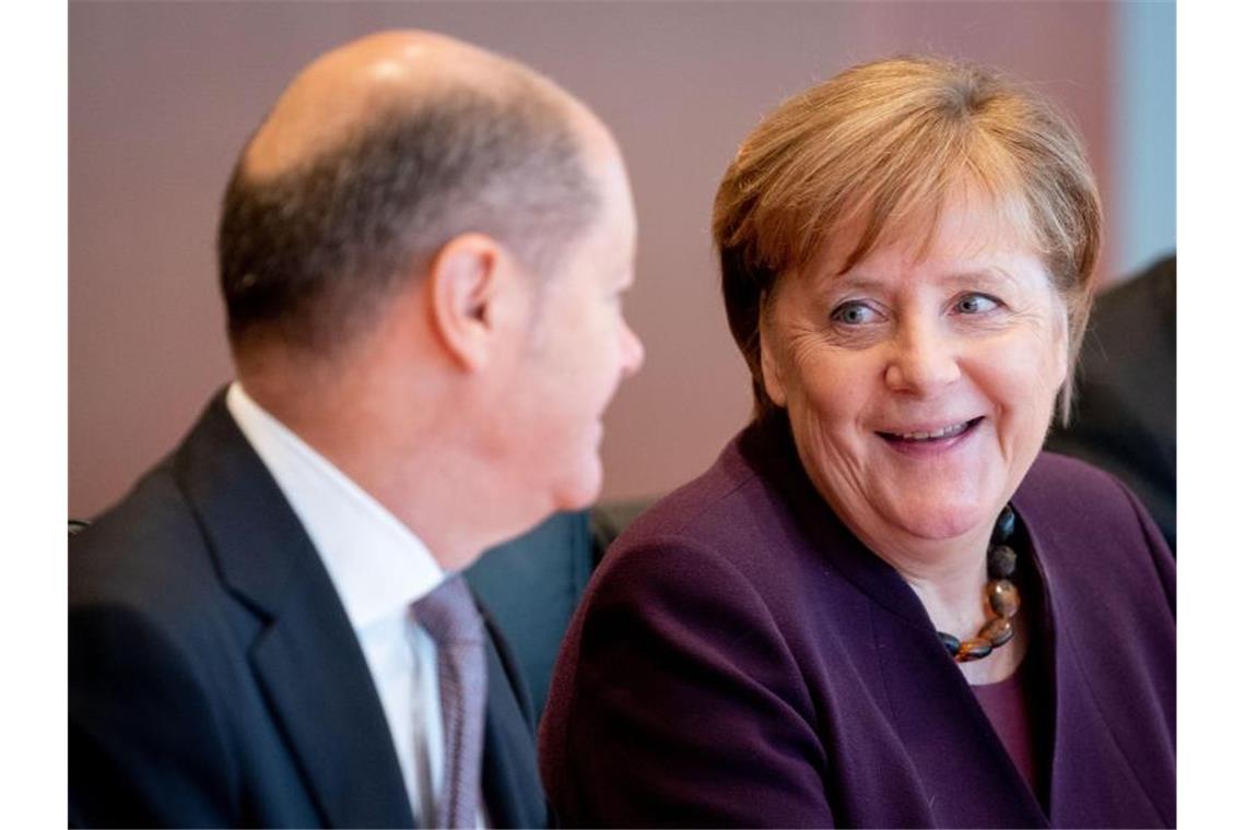 Bundeskanzlerin Angela Merkel (CDU) und Olaf Scholz (SPD), Bundesminister der Finanzen. Foto: Kay Nietfeld/dpa