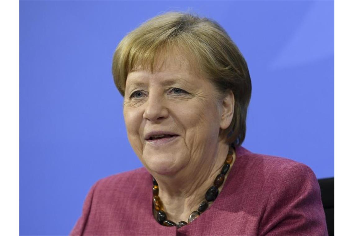 Merkel: Bundes-Notbremse kann Ende Juni auslaufen Bundeskanzlerin Angela Merkel: „Corona ist noch da, auch wenn die Inzidenzen erfreulicherweise jetzt sinken.“. Foto: Annegret Hilse/Reuters Pool/dpa