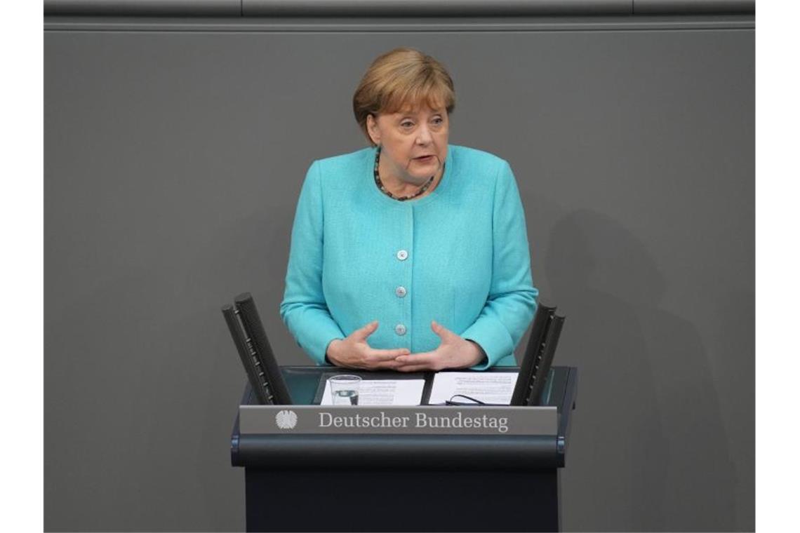 Merkel hält Impfstoff-Patentfreigabe für „falschen Weg“ Bundeskanzlerin Angela Merkel gibt ihre wohl letzte Regierungserklärung im Deutschen Bundestag ab. Foto: Kay Nietfeld/dpa