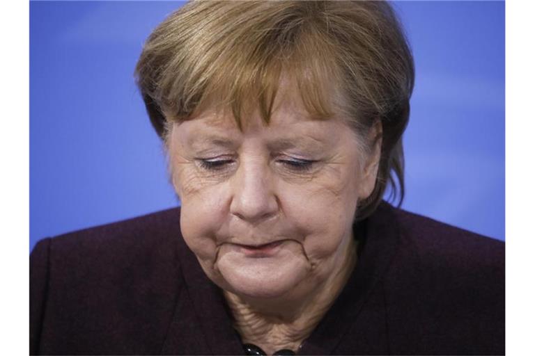Bundeskanzlerin Angela Merkel gibt im Bundestag eine Regierungserklärung zu den Beschlüssen ab. Foto: Markus Schreiber/AP/dpa