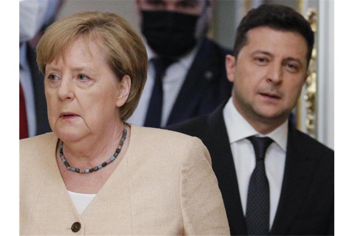 Ukraine: Merkel und Selenskyj warnen Russland Bundeskanzlerin Angela Merkel ist zu Gast in Kiew beim ukrainischen Präsidenten Wolodymyr Selenskyj. Foto: Sergey Dolzhenko/POOL EPA/AP/dpa