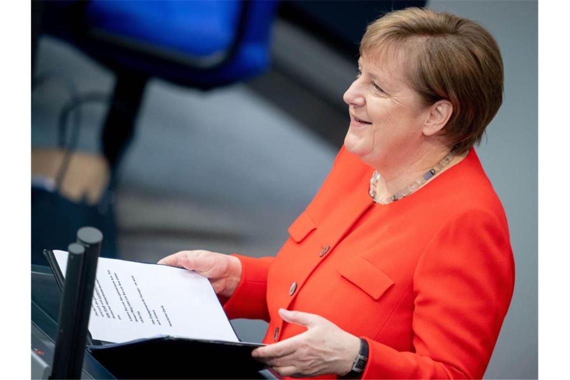 Merkel will Europa gestärkt aus der Corona-Krise führen Bundeskanzlerin Angela Merkel spricht bei ihrer Regierungserklärung zur deutschen EU-Ratspräsidentschaft im Bundestag. Foto: Kay Nietfeld/dpa