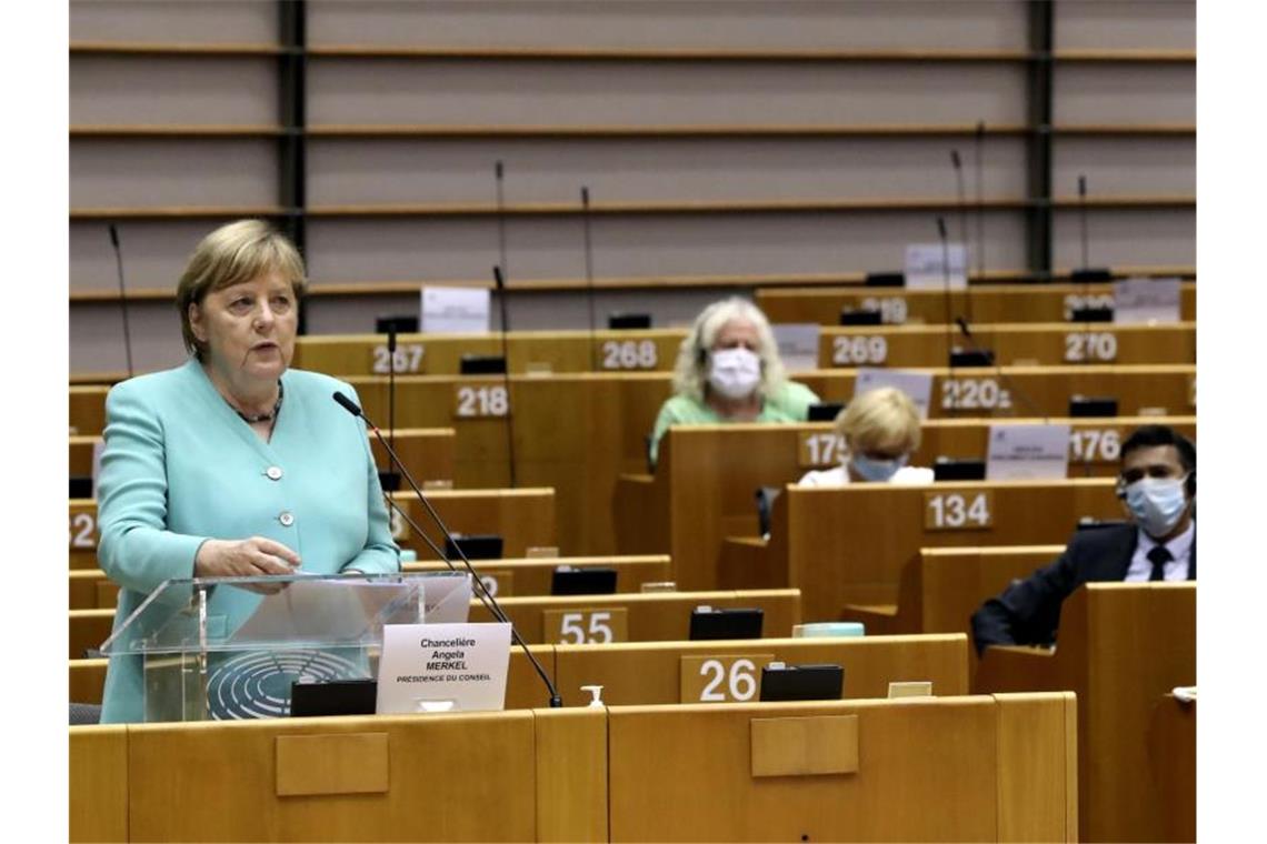 Bundeskanzlerin Angela Merkel spricht im Plenum des Europäischen Parlaments. Foto: Yves Herman/Reuters Pool/AP/dpa