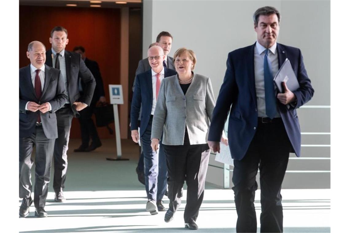 Bundeskanzlerin Angela Merkel trifft sich mit den Ministerpräsidenten der Bundesländer, um unter anderem über die Corona-Lage zu beraten. Foto: Bernd von Jutrczenka/dpa Pool/dpa
