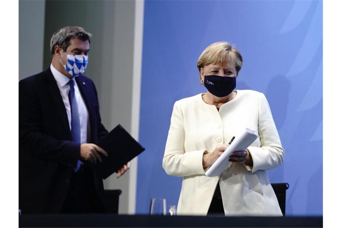 Bundeskanzlerin Angela Merkel und Bayerns Ministerpräsident Markus Söder stellen die Ergebnisse vor. Foto: Kay Nietfeld/dpa