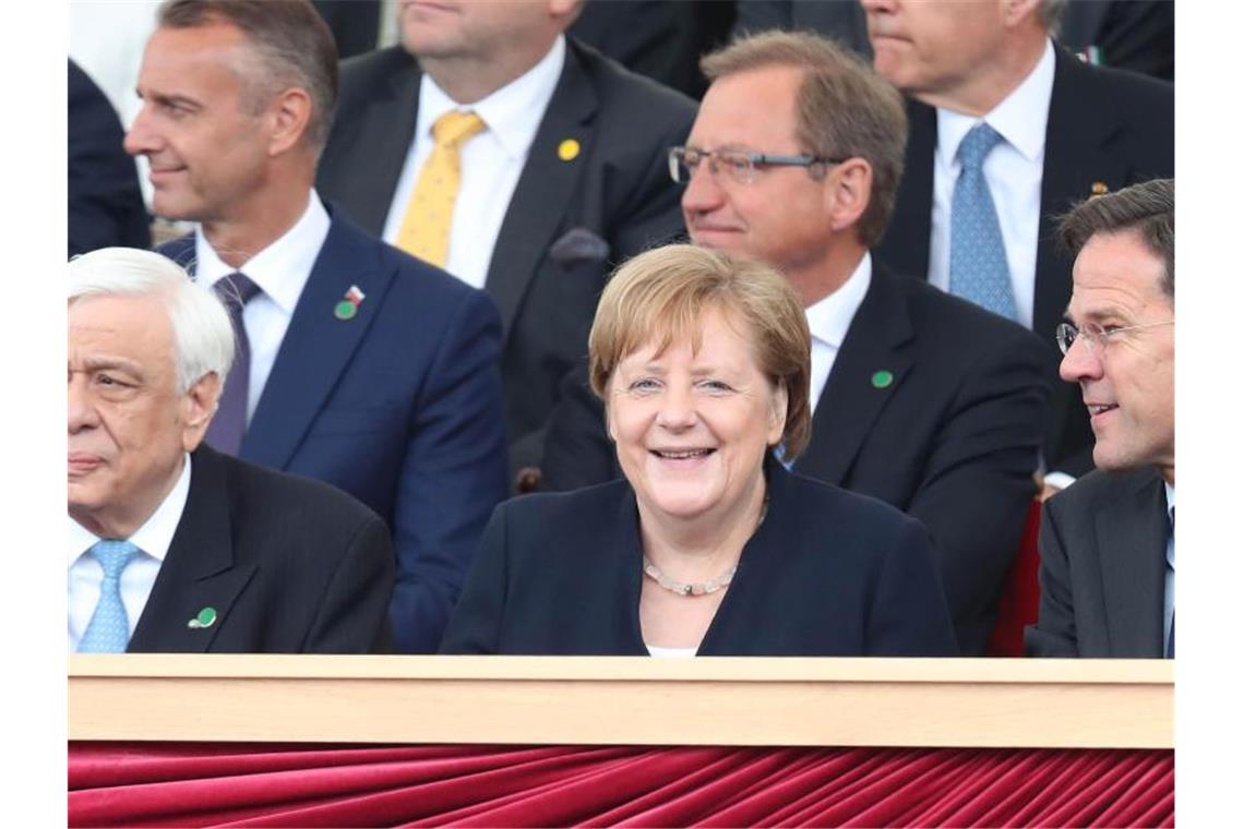 Staats- und Regierungschefs gedenken D-Day in Portsmouth Bundeskanzlerin Angela Merkel zwischen dem griechischen Präsidenten Prokopis Pavlopoulos (l) und dem Minsterpräsidenten der Niederlande, Mark Rutte. Foto: Chris Jackson