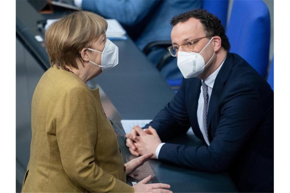 Bundeskanzlerin Merkel im März zusammen mit Gesundheitsminister Spahn im Bundestag. Foto: Kay Nietfeld/dpa