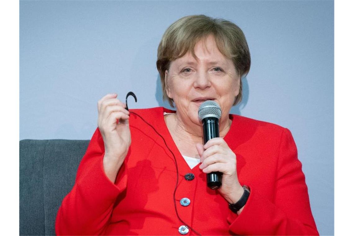 Merkel in Angola: Wirtschaftszusammenarbeit stärken Bundeskanzlerin Merkel ist für zwei Tage in Afrika. Foto: Kay Nietfeld/dpa