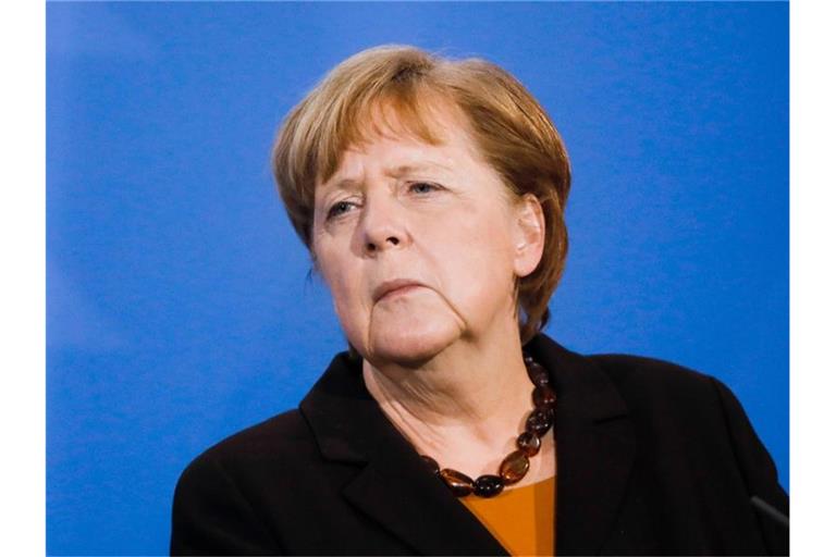 Bundeskanzlerin Merkel ist mit dem Europäischen Bürgerrechtspreis der Sinti und Roma ausgezeichnet worden. Foto: Markus Schreiber/AP POOL/dpa