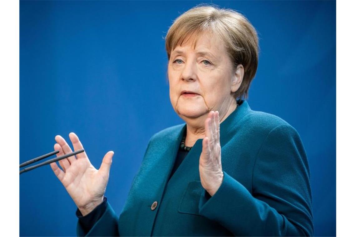 Bundeskanzlerin Merkel spricht in einer Schaltkonferenz mit den Ministerpräsidenten der Bundesländer über Lockerung der Beschränkungen. Foto: Michael Kappeler/dpa-POOL/dpa