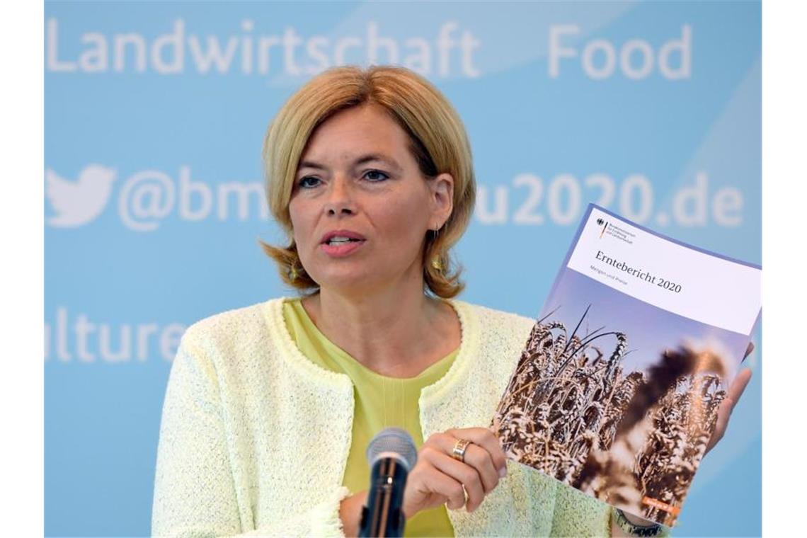 Bundeslandwirtschaftsministerin Julia Klöckner(CDU) stellt in Bonn den Erntebericht 2020 vor. Foto: Roberto Pfeil/dpa