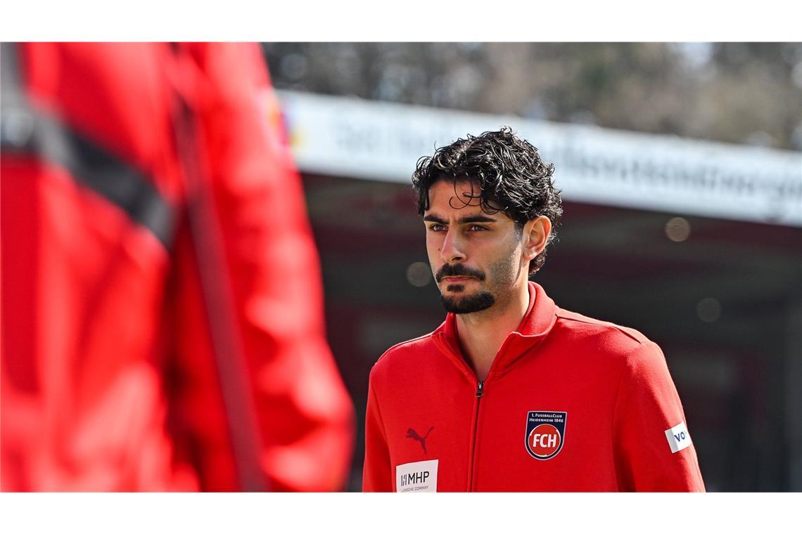 Bundesligaprofi Eren Dinkçi hat nach der Krebserkrankung seiner Freundin Cinja vom Moment der Diagnose berichtet.