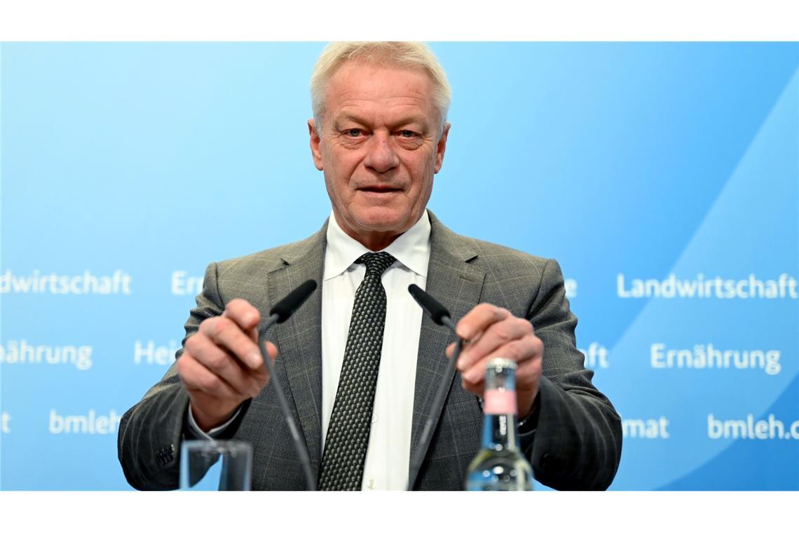 Bundesminister Alois Rainer stellt den "Ernährungsreports 2025" vor.