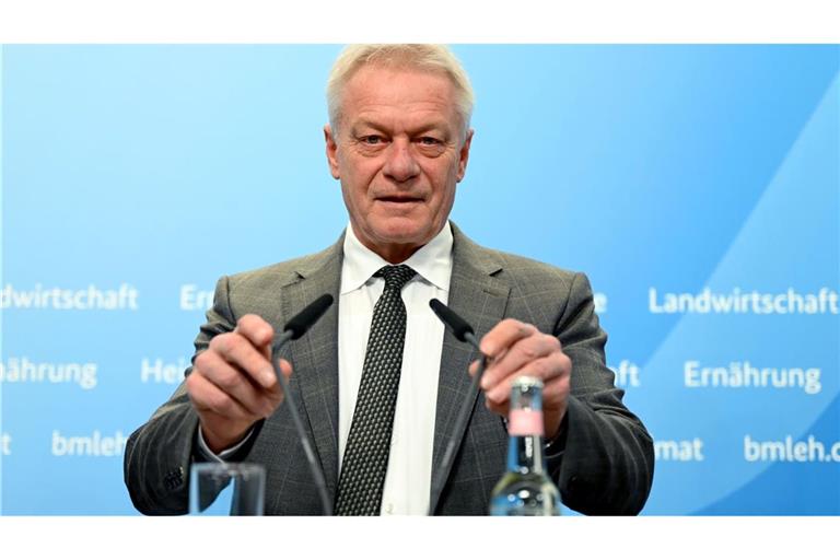 Bundesminister Alois Rainer stellt den "Ernährungsreports 2025" vor.