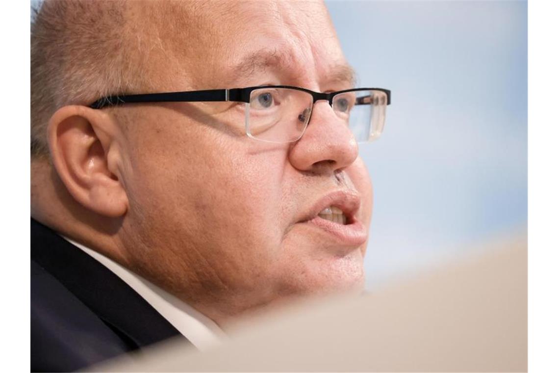 Bundesminister Peter Altmaier bei der Pressekonferenz zu klima- und wirtschaftspolitischen Vorschlägen. Foto: Odd Andersen/AFP Pool/dpa